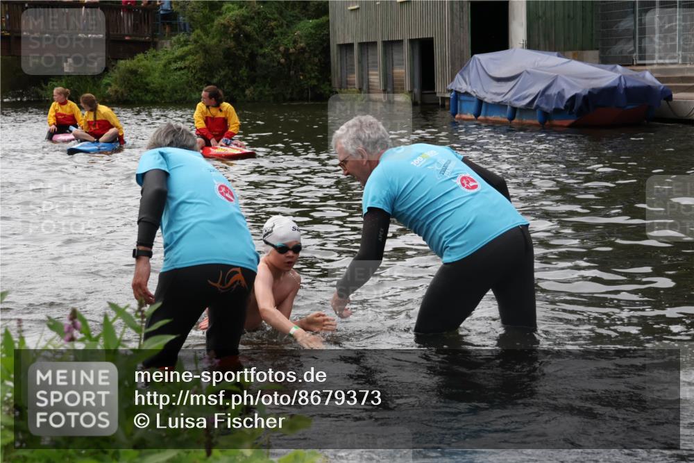 31.08.2025 - Elbe Triathlon Hamburg Luisa Fischer http://msf.ph/oto/8679373 31.08.2025 12:47:22 Schwimmen 1704, 1707, 1709 meine-sportfotos.de