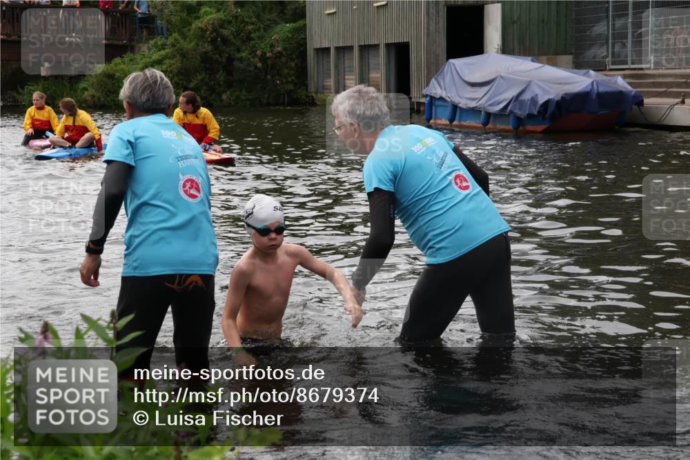 31.08.2025 - Elbe Triathlon Hamburg Luisa Fischer http://msf.ph/oto/8679374 31.08.2025 12:47:22 Schwimmen 1704, 1707, 1709 meine-sportfotos.de