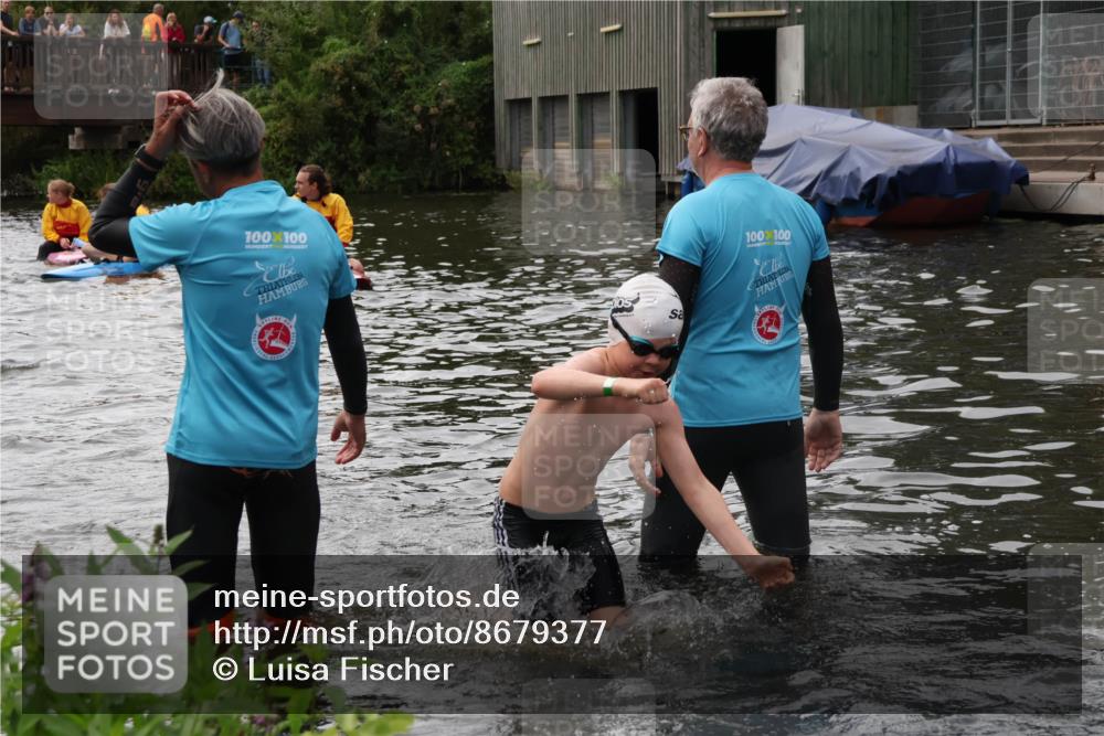 31.08.2025 - Elbe Triathlon Hamburg Luisa Fischer http://msf.ph/oto/8679377 31.08.2025 12:47:23 Schwimmen 1704, 1709 meine-sportfotos.de