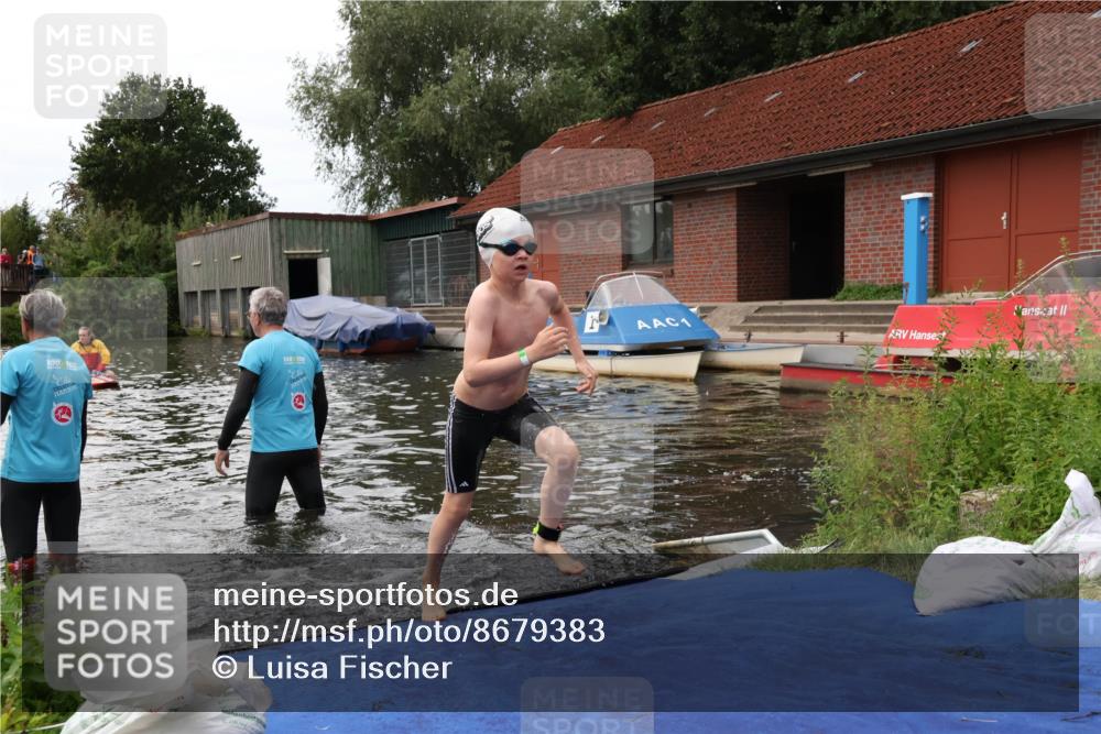 31.08.2025 - Elbe Triathlon Hamburg Luisa Fischer http://msf.ph/oto/8679383 31.08.2025 12:47:24 Schwimmen 1704, 1709 meine-sportfotos.de