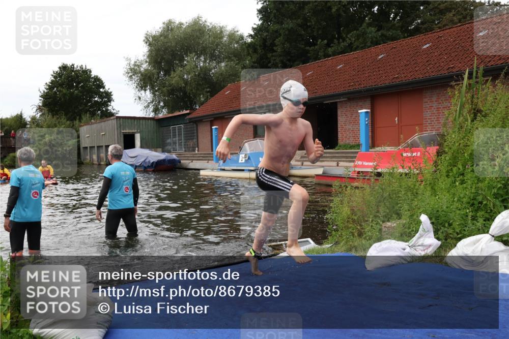 31.08.2025 - Elbe Triathlon Hamburg Luisa Fischer http://msf.ph/oto/8679385 31.08.2025 12:47:24 Schwimmen 1704, 1709 meine-sportfotos.de