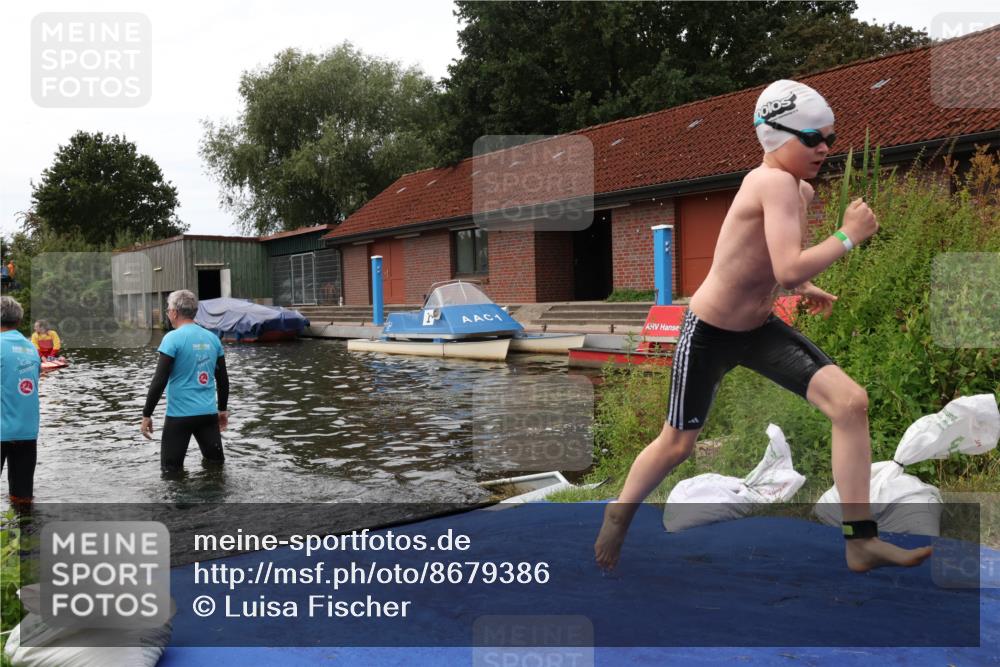31.08.2025 - Elbe Triathlon Hamburg Luisa Fischer http://msf.ph/oto/8679386 31.08.2025 12:47:25 Schwimmen 1704, 1709 meine-sportfotos.de