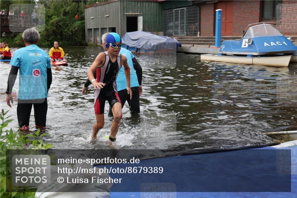 31.08.2025 - Elbe Triathlon Hamburg Luisa Fischer http://msf.ph/oto/8679389 31.08.2025 12:47:30 Schwimmen 1704, 1715, 1721 meine-sportfotos.de
