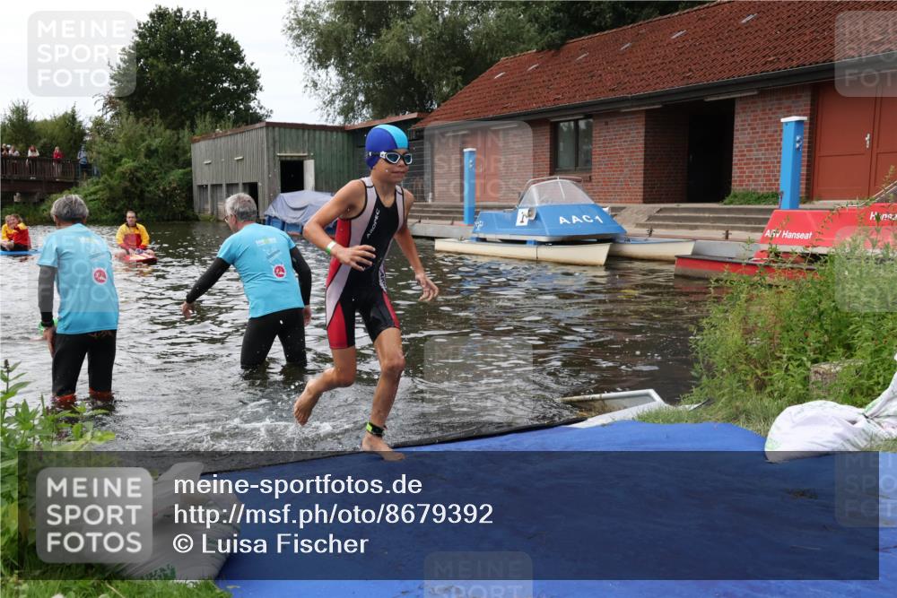 31.08.2025 - Elbe Triathlon Hamburg Luisa Fischer http://msf.ph/oto/8679392 31.08.2025 12:47:30 Schwimmen 1704, 1715, 1721 meine-sportfotos.de