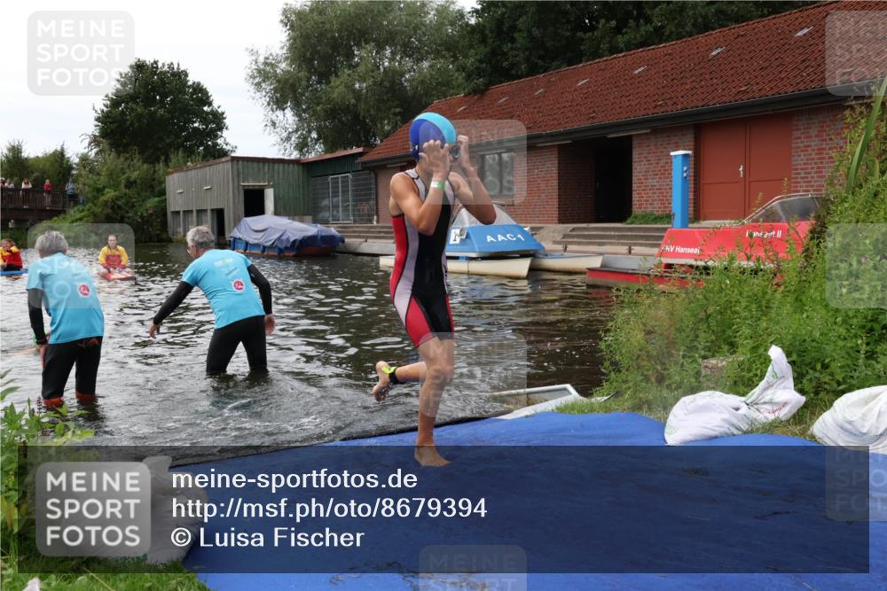 31.08.2025 - Elbe Triathlon Hamburg Luisa Fischer http://msf.ph/oto/8679394 31.08.2025 12:47:31 Schwimmen 1704, 1715, 1721 meine-sportfotos.de