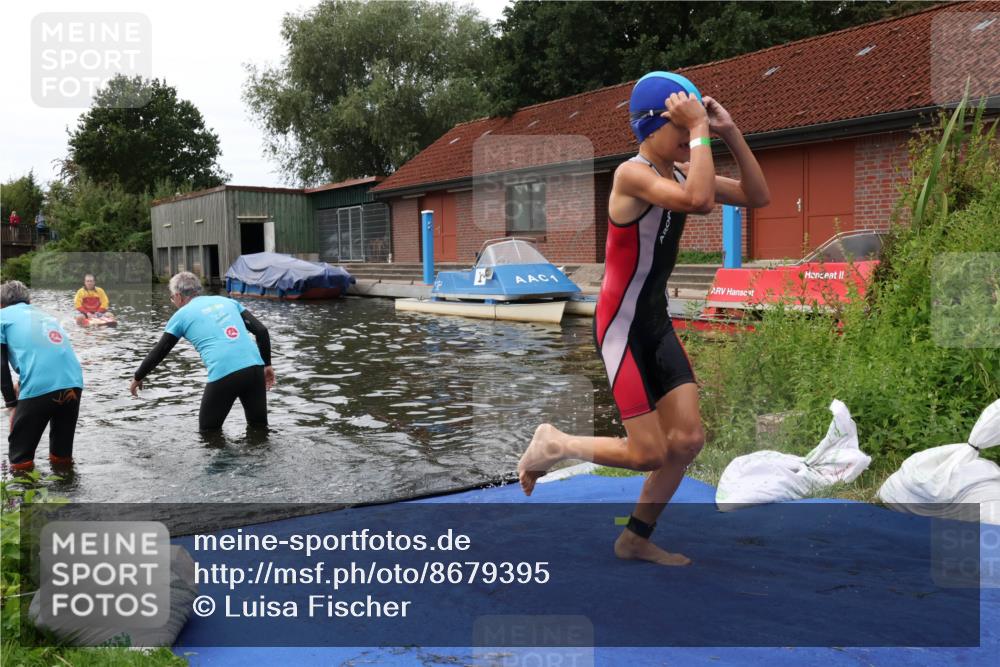31.08.2025 - Elbe Triathlon Hamburg Luisa Fischer http://msf.ph/oto/8679395 31.08.2025 12:47:31 Schwimmen 1704, 1715, 1721 meine-sportfotos.de