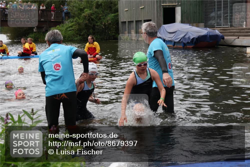31.08.2025 - Elbe Triathlon Hamburg Luisa Fischer http://msf.ph/oto/8679397 31.08.2025 12:47:36 Schwimmen 1715, 1718, 1721 meine-sportfotos.de