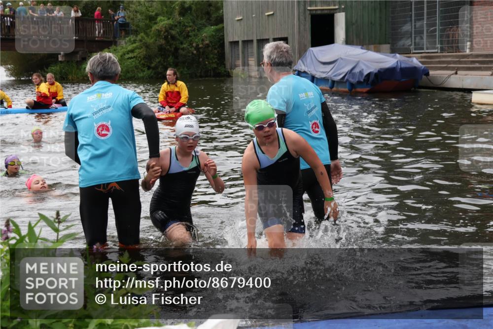 31.08.2025 - Elbe Triathlon Hamburg Luisa Fischer http://msf.ph/oto/8679400 31.08.2025 12:47:36 Schwimmen 1715, 1718, 1721 meine-sportfotos.de