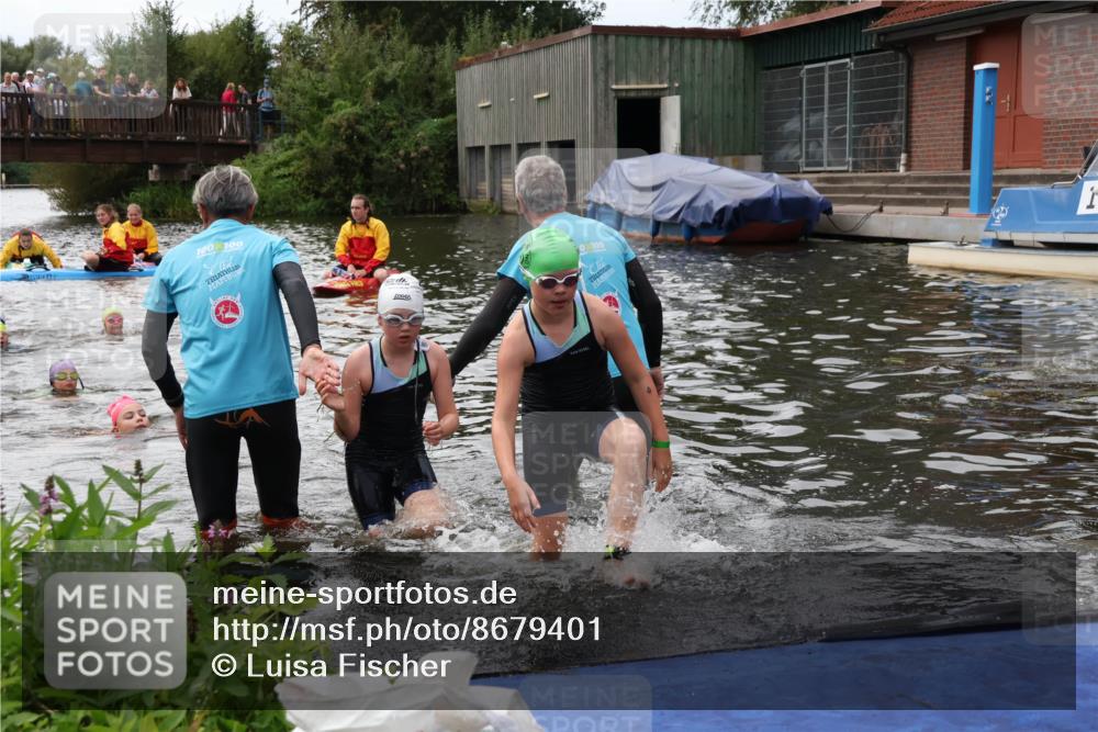 31.08.2025 - Elbe Triathlon Hamburg Luisa Fischer http://msf.ph/oto/8679401 31.08.2025 12:47:36 Schwimmen 1715, 1718, 1721 meine-sportfotos.de