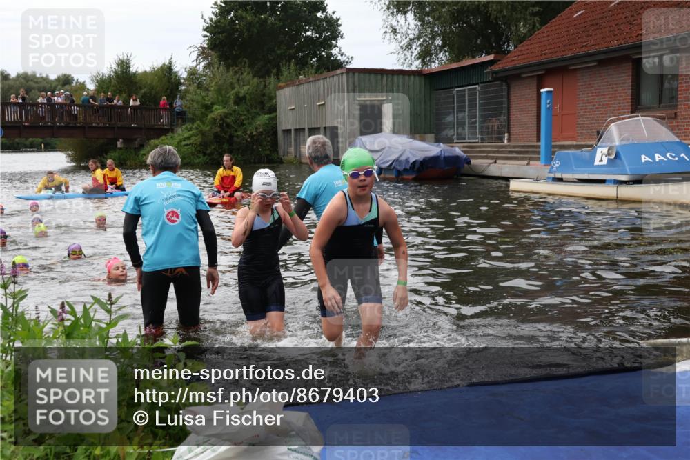 31.08.2025 - Elbe Triathlon Hamburg Luisa Fischer http://msf.ph/oto/8679403 31.08.2025 12:47:37 Schwimmen 1715, 1718, 1721 meine-sportfotos.de