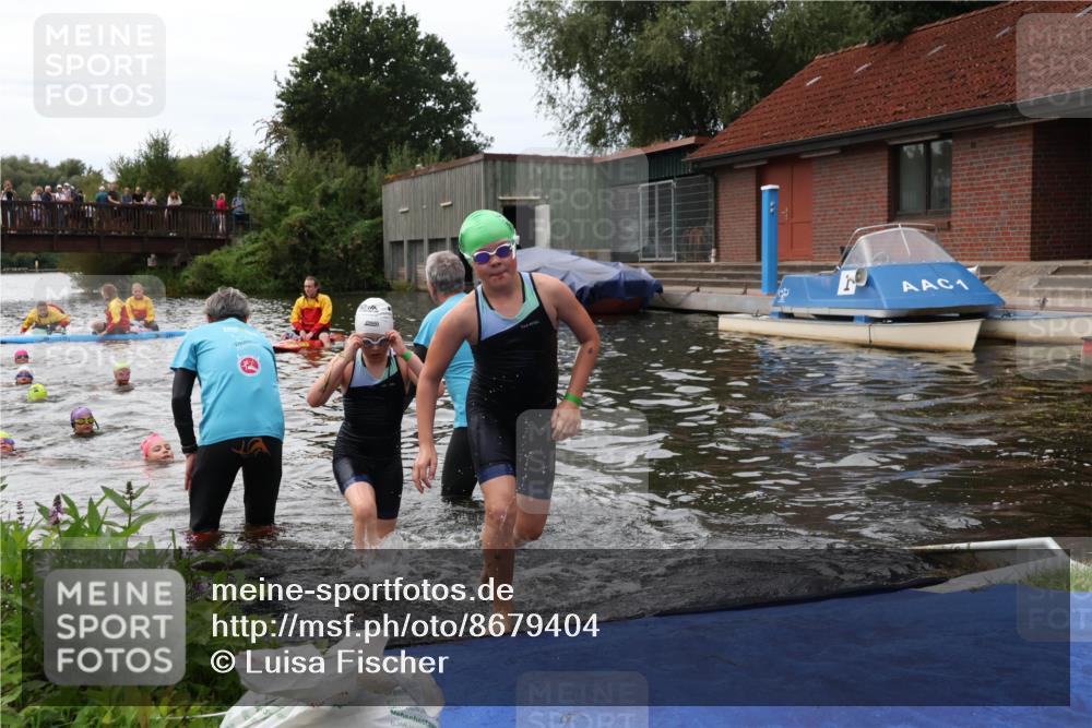 31.08.2025 - Elbe Triathlon Hamburg Luisa Fischer http://msf.ph/oto/8679404 31.08.2025 12:47:37 Schwimmen 1715, 1718, 1721 meine-sportfotos.de