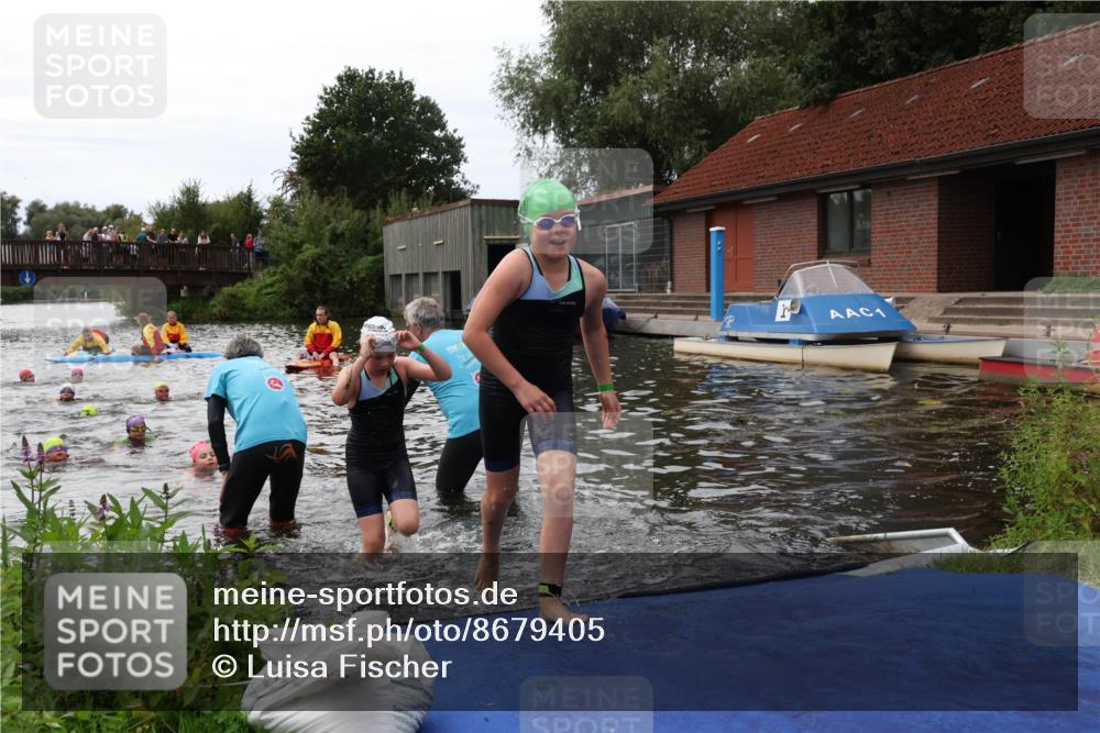 31.08.2025 - Elbe Triathlon Hamburg Luisa Fischer http://msf.ph/oto/8679405 31.08.2025 12:47:37 Schwimmen 1715, 1718, 1721 meine-sportfotos.de
