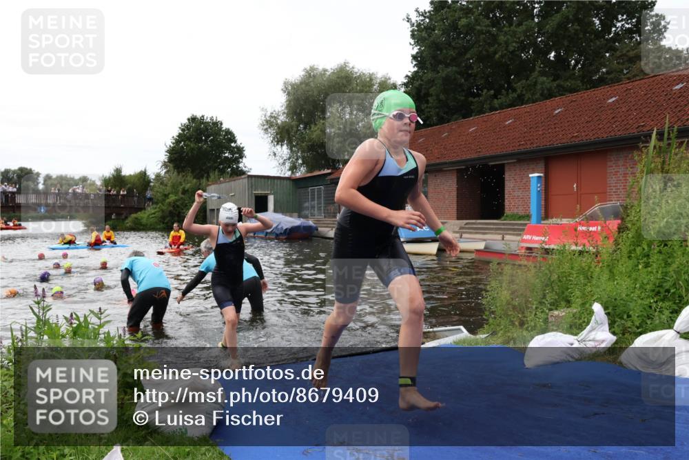 31.08.2025 - Elbe Triathlon Hamburg Luisa Fischer http://msf.ph/oto/8679409 31.08.2025 12:47:38 Schwimmen 1715, 1716, 1718, 1721 meine-sportfotos.de