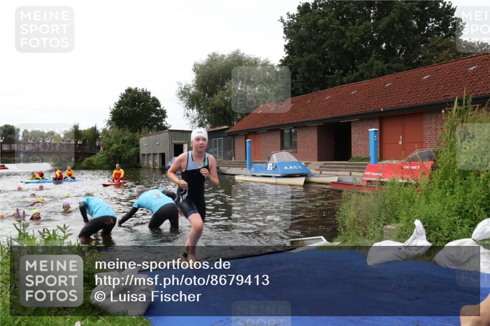 31.08.2025 - Elbe Triathlon Hamburg Luisa Fischer http://msf.ph/oto/8679413 31.08.2025 12:47:39 Schwimmen 1715, 1716, 1717, 1718, 1721 meine-sportfotos.de