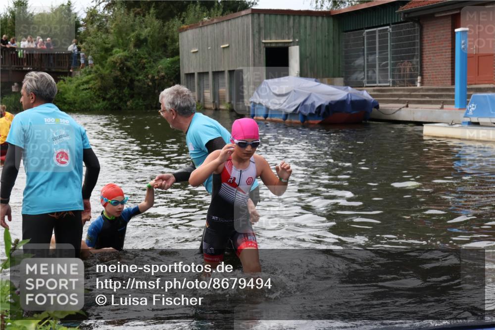 31.08.2025 - Elbe Triathlon Hamburg Luisa Fischer http://msf.ph/oto/8679494 31.08.2025 12:48:04 Schwimmen 1706, 1712, 1720 meine-sportfotos.de