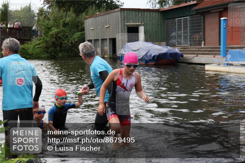 31.08.2025 - Elbe Triathlon Hamburg Luisa Fischer http://msf.ph/oto/8679495 31.08.2025 12:48:04 Schwimmen 1706, 1712, 1720 meine-sportfotos.de