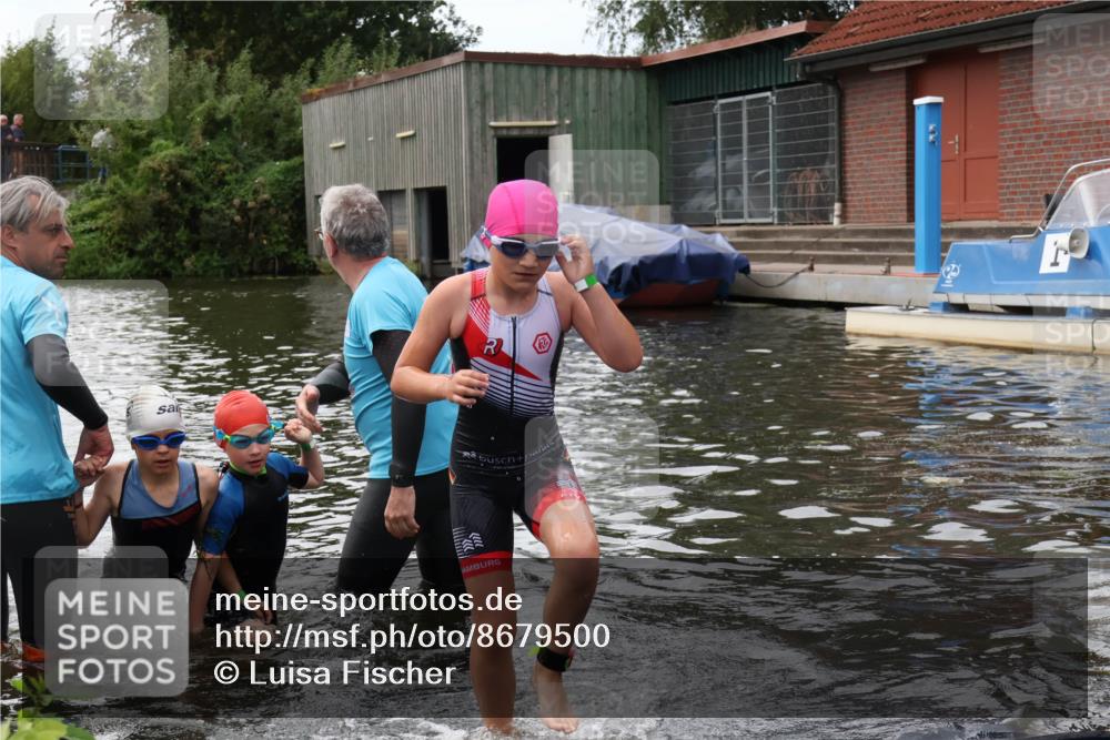 31.08.2025 - Elbe Triathlon Hamburg Luisa Fischer http://msf.ph/oto/8679500 31.08.2025 12:48:05 Schwimmen 1706, 1712, 1720 meine-sportfotos.de