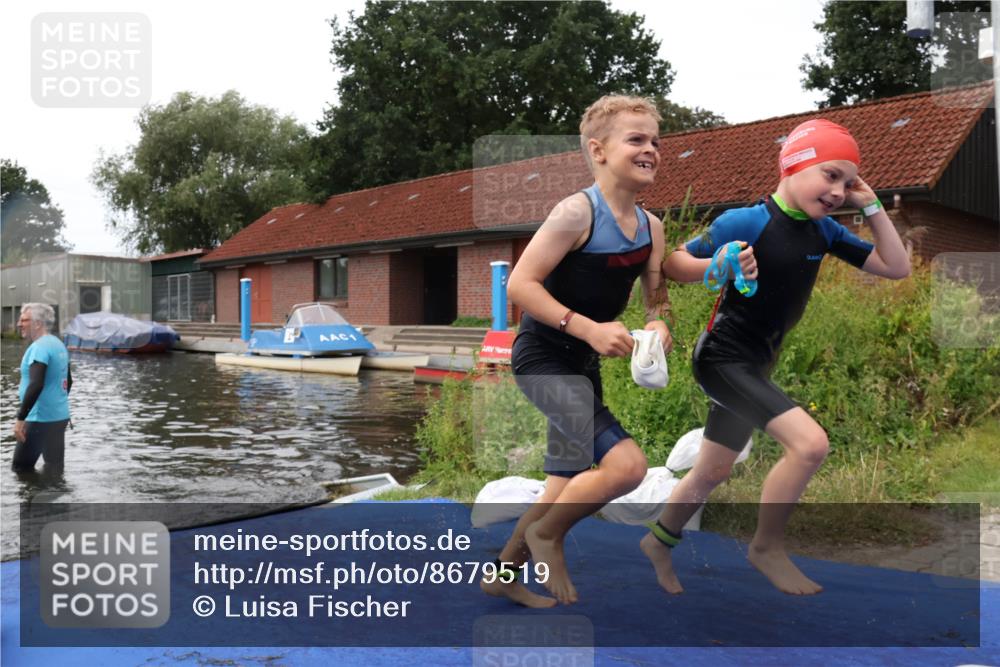 31.08.2025 - Elbe Triathlon Hamburg Luisa Fischer http://msf.ph/oto/8679519 31.08.2025 12:48:09 Schwimmen 1706, 1712, 1720 meine-sportfotos.de