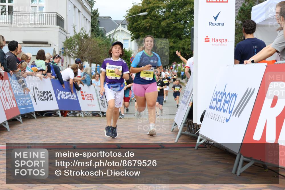 31.08.2025 - 21. Blankeneser Heldenlauf Strokosch-Dieckow http://msf.ph/oto/8679526 31.08.2025 10:31:17 Ziel 2437, 2324, 2551, 2121, 2307, 2649, 2647, 2399, 2103 meine-sportfotos.de