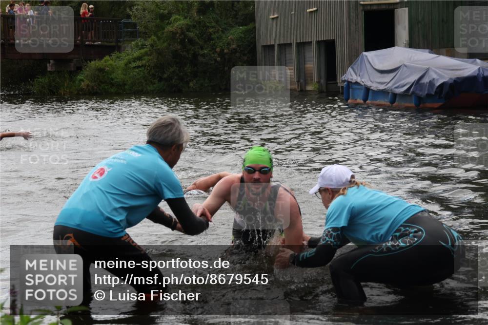31.08.2025 - Elbe Triathlon Hamburg Luisa Fischer http://msf.ph/oto/8679545 31.08.2025 14:02:44 Schwimmen 133, 137 meine-sportfotos.de