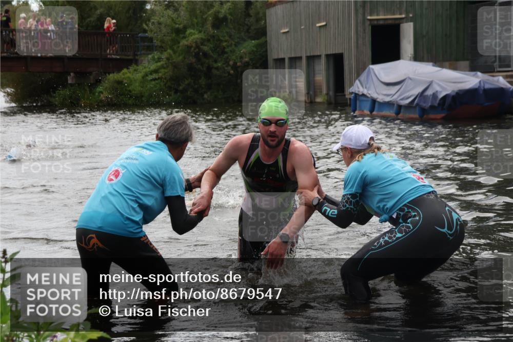 31.08.2025 - Elbe Triathlon Hamburg Luisa Fischer http://msf.ph/oto/8679547 31.08.2025 14:02:44 Schwimmen 133, 137 meine-sportfotos.de