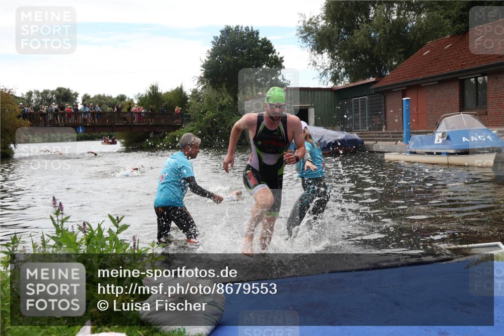 31.08.2025 - Elbe Triathlon Hamburg Luisa Fischer http://msf.ph/oto/8679553 31.08.2025 14:02:45 Schwimmen 133, 137 meine-sportfotos.de