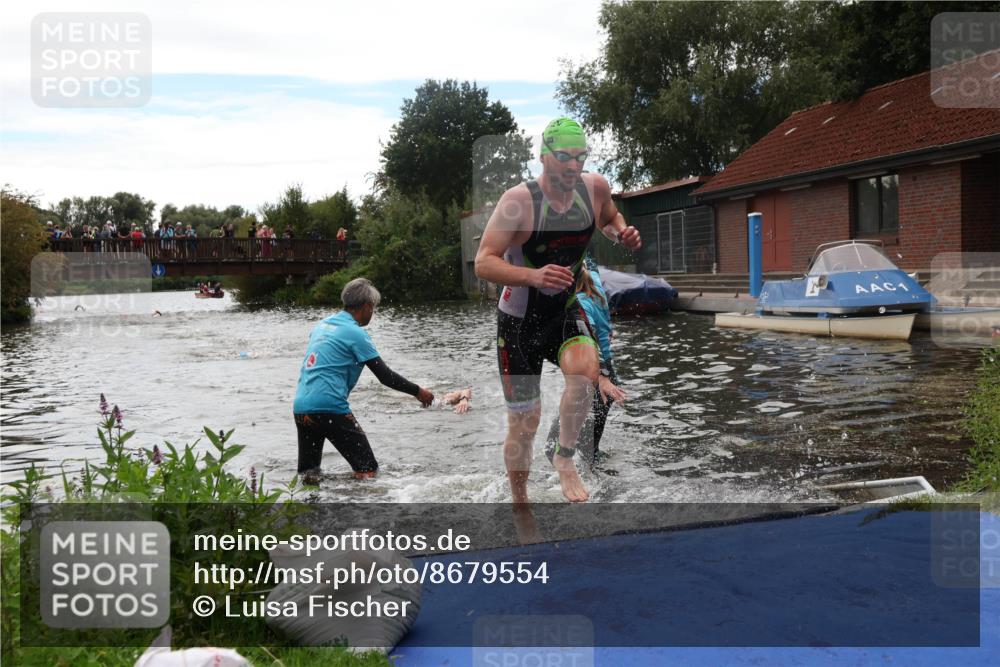 31.08.2025 - Elbe Triathlon Hamburg Luisa Fischer http://msf.ph/oto/8679554 31.08.2025 14:02:45 Schwimmen 133, 137 meine-sportfotos.de
