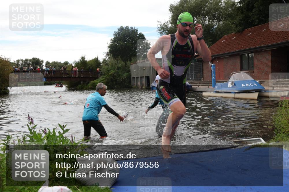 31.08.2025 - Elbe Triathlon Hamburg Luisa Fischer http://msf.ph/oto/8679556 31.08.2025 14:02:46 Schwimmen 133, 137 meine-sportfotos.de