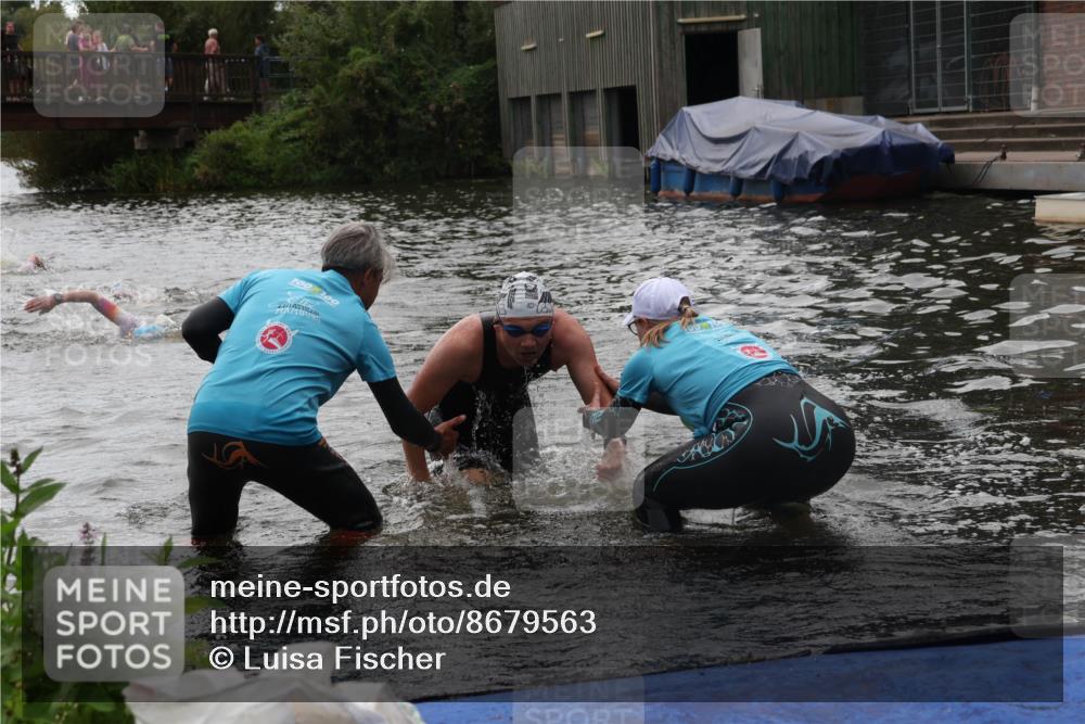 31.08.2025 - Elbe Triathlon Hamburg Luisa Fischer http://msf.ph/oto/8679563 31.08.2025 14:02:49 Schwimmen 133, 137, 160 meine-sportfotos.de