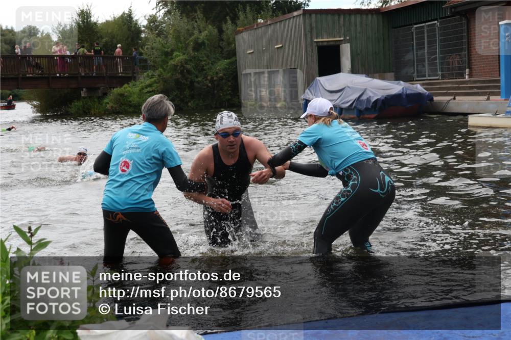 31.08.2025 - Elbe Triathlon Hamburg Luisa Fischer http://msf.ph/oto/8679565 31.08.2025 14:02:49 Schwimmen 133, 137, 160 meine-sportfotos.de