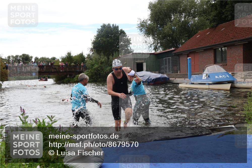 31.08.2025 - Elbe Triathlon Hamburg Luisa Fischer http://msf.ph/oto/8679570 31.08.2025 14:02:50 Schwimmen 137, 160 meine-sportfotos.de