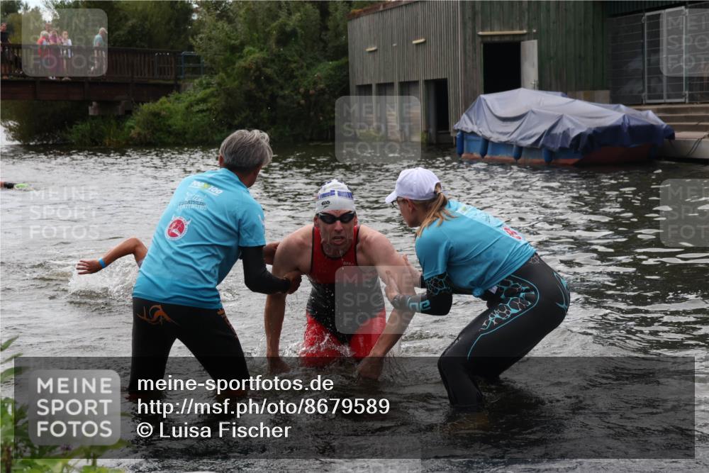31.08.2025 - Elbe Triathlon Hamburg Luisa Fischer http://msf.ph/oto/8679589 31.08.2025 14:03:01 Schwimmen 122, 148, 160 meine-sportfotos.de