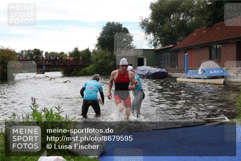 31.08.2025 - Elbe Triathlon Hamburg Luisa Fischer http://msf.ph/oto/8679595 31.08.2025 14:03:02 Schwimmen 122, 148, 160 meine-sportfotos.de