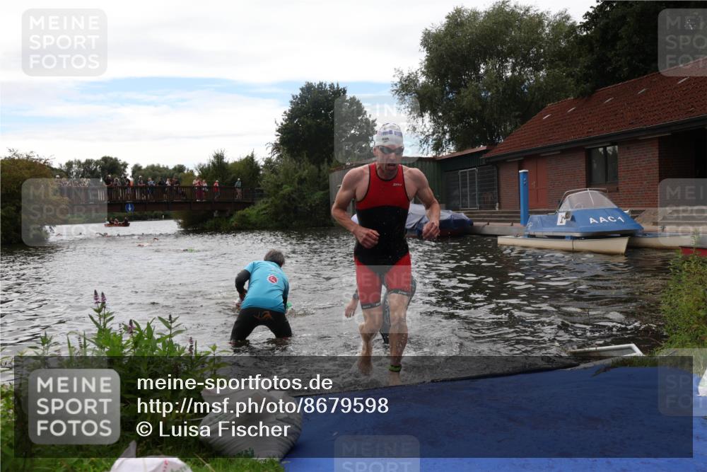31.08.2025 - Elbe Triathlon Hamburg Luisa Fischer http://msf.ph/oto/8679598 31.08.2025 14:03:02 Schwimmen 122, 148, 160 meine-sportfotos.de