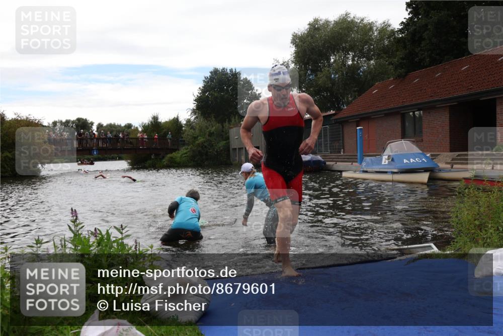 31.08.2025 - Elbe Triathlon Hamburg Luisa Fischer http://msf.ph/oto/8679601 31.08.2025 14:03:03 Schwimmen 122, 148 meine-sportfotos.de