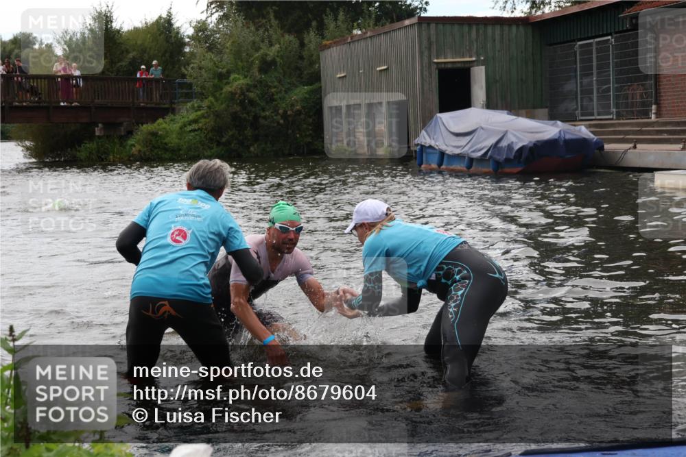 31.08.2025 - Elbe Triathlon Hamburg Luisa Fischer http://msf.ph/oto/8679604 31.08.2025 14:03:05 Schwimmen 122, 148 meine-sportfotos.de