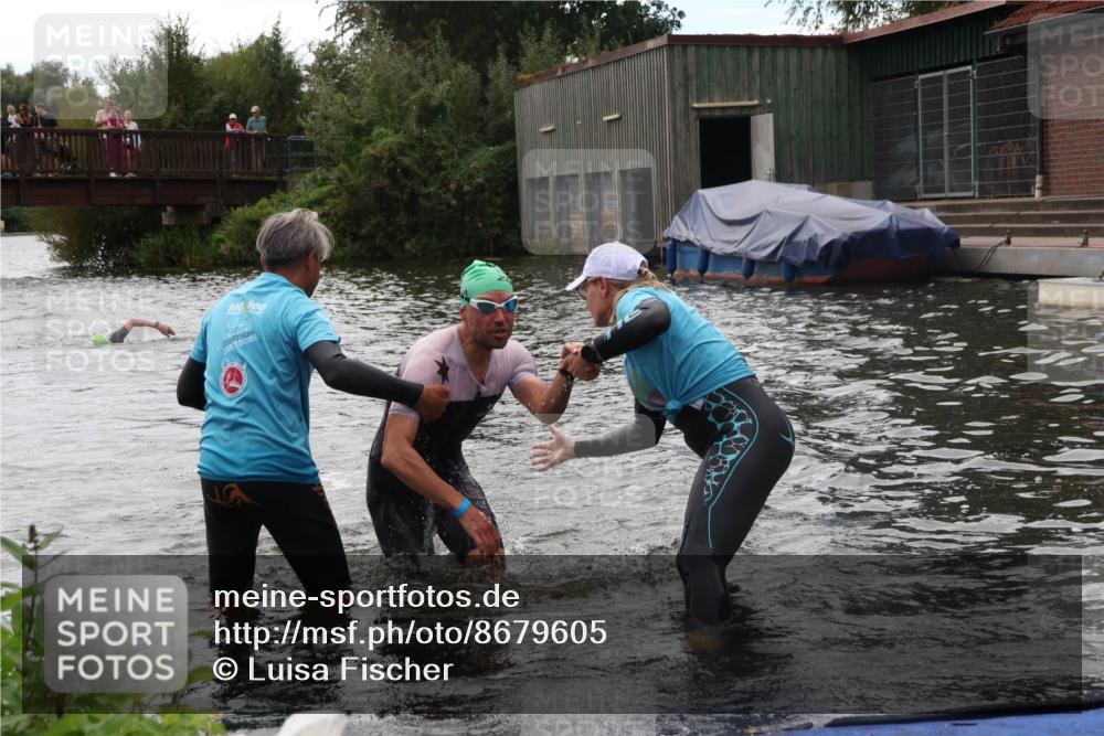 31.08.2025 - Elbe Triathlon Hamburg Luisa Fischer http://msf.ph/oto/8679605 31.08.2025 14:03:05 Schwimmen 122, 148 meine-sportfotos.de