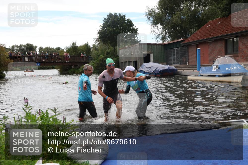 31.08.2025 - Elbe Triathlon Hamburg Luisa Fischer http://msf.ph/oto/8679610 31.08.2025 14:03:06 Schwimmen 122, 148 meine-sportfotos.de