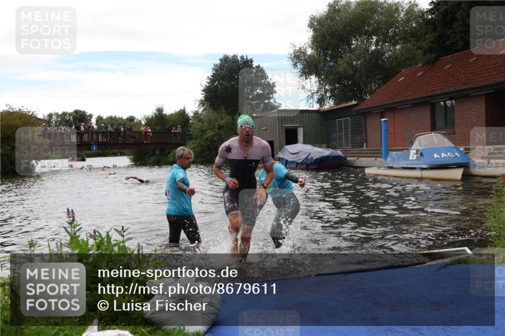 31.08.2025 - Elbe Triathlon Hamburg Luisa Fischer http://msf.ph/oto/8679611 31.08.2025 14:03:06 Schwimmen 122, 148 meine-sportfotos.de