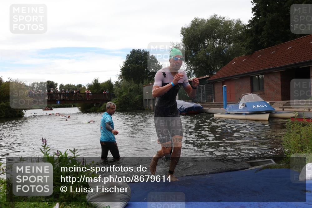 31.08.2025 - Elbe Triathlon Hamburg Luisa Fischer http://msf.ph/oto/8679614 31.08.2025 14:03:07 Schwimmen 122, 148 meine-sportfotos.de