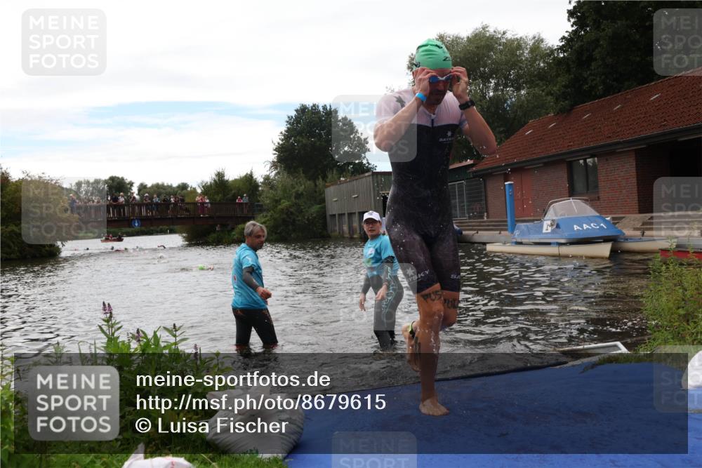 31.08.2025 - Elbe Triathlon Hamburg Luisa Fischer http://msf.ph/oto/8679615 31.08.2025 14:03:07 Schwimmen 122, 148 meine-sportfotos.de