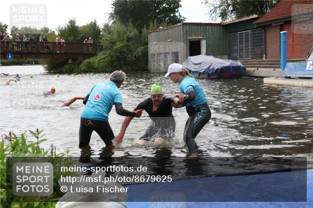 31.08.2025 - Elbe Triathlon Hamburg Luisa Fischer http://msf.ph/oto/8679625 31.08.2025 14:03:24 Schwimmen 127, 134 meine-sportfotos.de