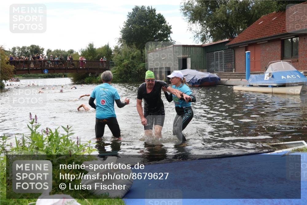 31.08.2025 - Elbe Triathlon Hamburg Luisa Fischer http://msf.ph/oto/8679627 31.08.2025 14:03:24 Schwimmen 127, 134 meine-sportfotos.de