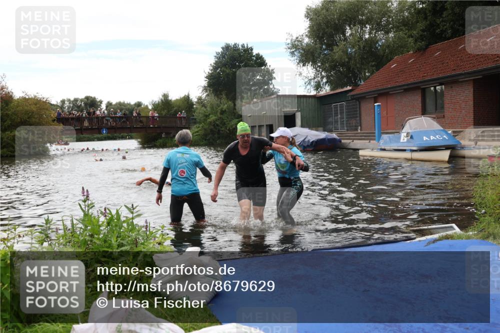 31.08.2025 - Elbe Triathlon Hamburg Luisa Fischer http://msf.ph/oto/8679629 31.08.2025 14:03:25 Schwimmen 127, 134 meine-sportfotos.de