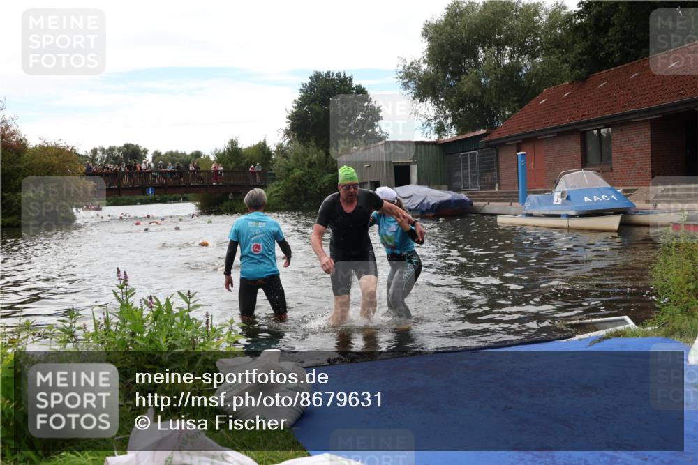 31.08.2025 - Elbe Triathlon Hamburg Luisa Fischer http://msf.ph/oto/8679631 31.08.2025 14:03:25 Schwimmen 127, 134 meine-sportfotos.de