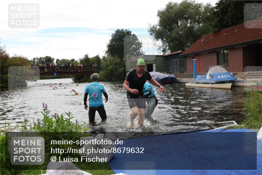 31.08.2025 - Elbe Triathlon Hamburg Luisa Fischer http://msf.ph/oto/8679632 31.08.2025 14:03:25 Schwimmen 127, 134 meine-sportfotos.de