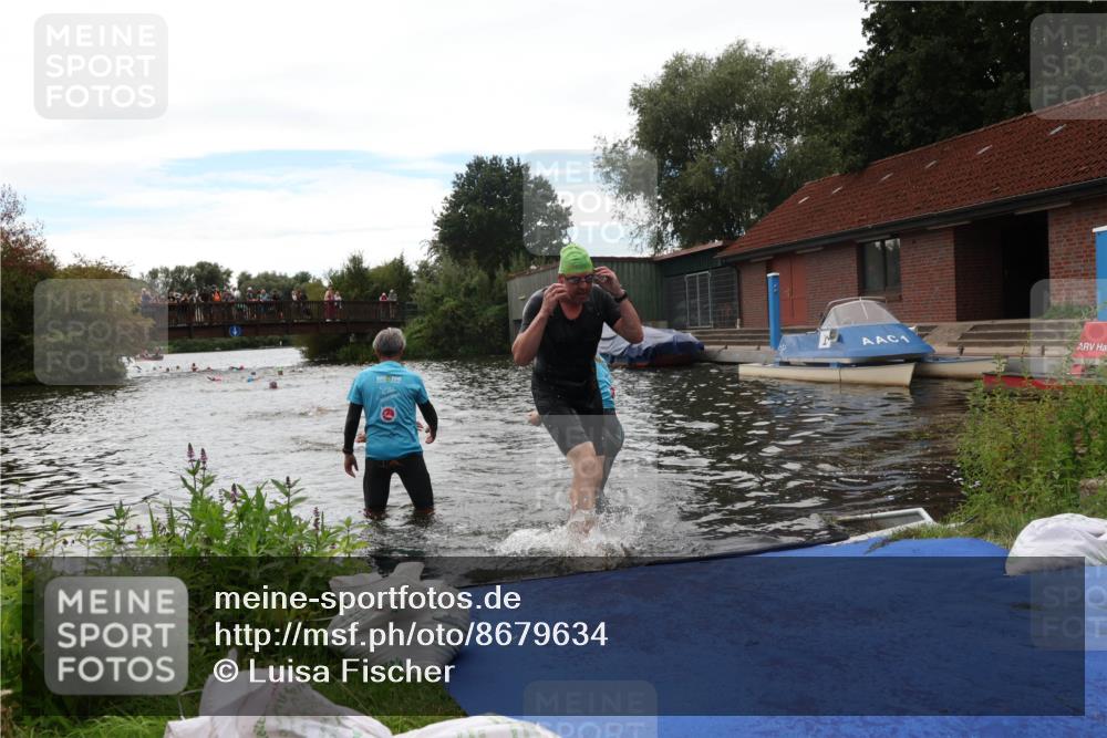 31.08.2025 - Elbe Triathlon Hamburg Luisa Fischer http://msf.ph/oto/8679634 31.08.2025 14:03:26 Schwimmen 127, 134 meine-sportfotos.de