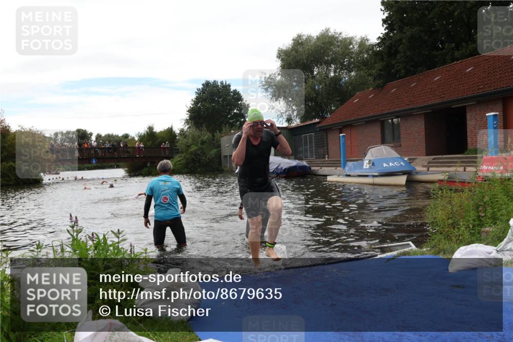 31.08.2025 - Elbe Triathlon Hamburg Luisa Fischer http://msf.ph/oto/8679635 31.08.2025 14:03:26 Schwimmen 127, 134 meine-sportfotos.de