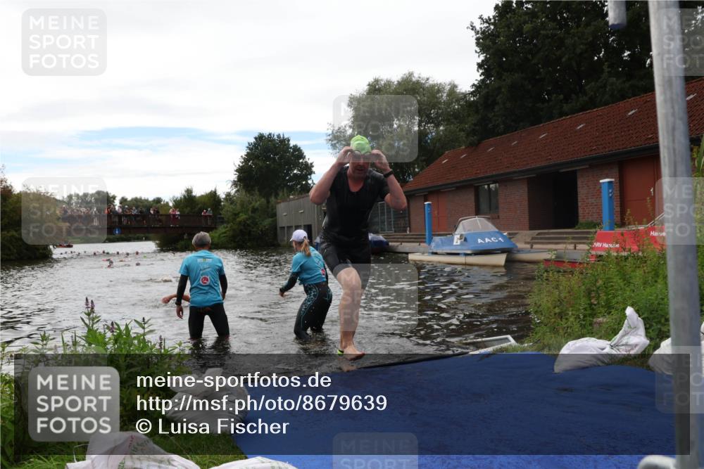 31.08.2025 - Elbe Triathlon Hamburg Luisa Fischer http://msf.ph/oto/8679639 31.08.2025 14:03:27 Schwimmen 127, 134 meine-sportfotos.de