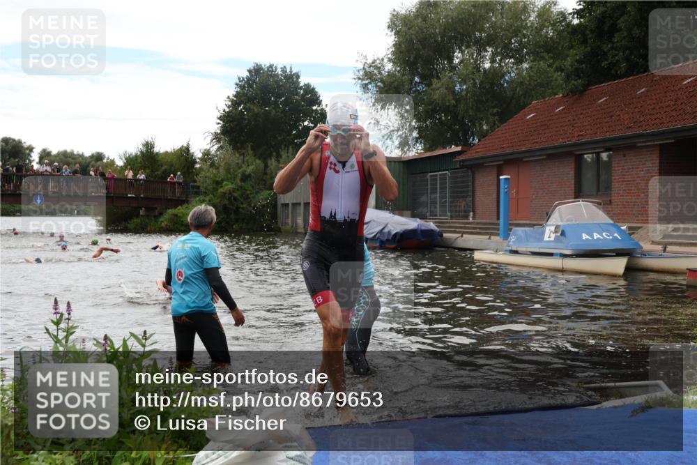 31.08.2025 - Elbe Triathlon Hamburg Luisa Fischer http://msf.ph/oto/8679653 31.08.2025 14:03:33 Schwimmen 127, 136 meine-sportfotos.de